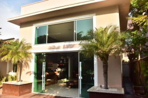 Lindas casas com piscina poucos metros do mar para 18 pessoas